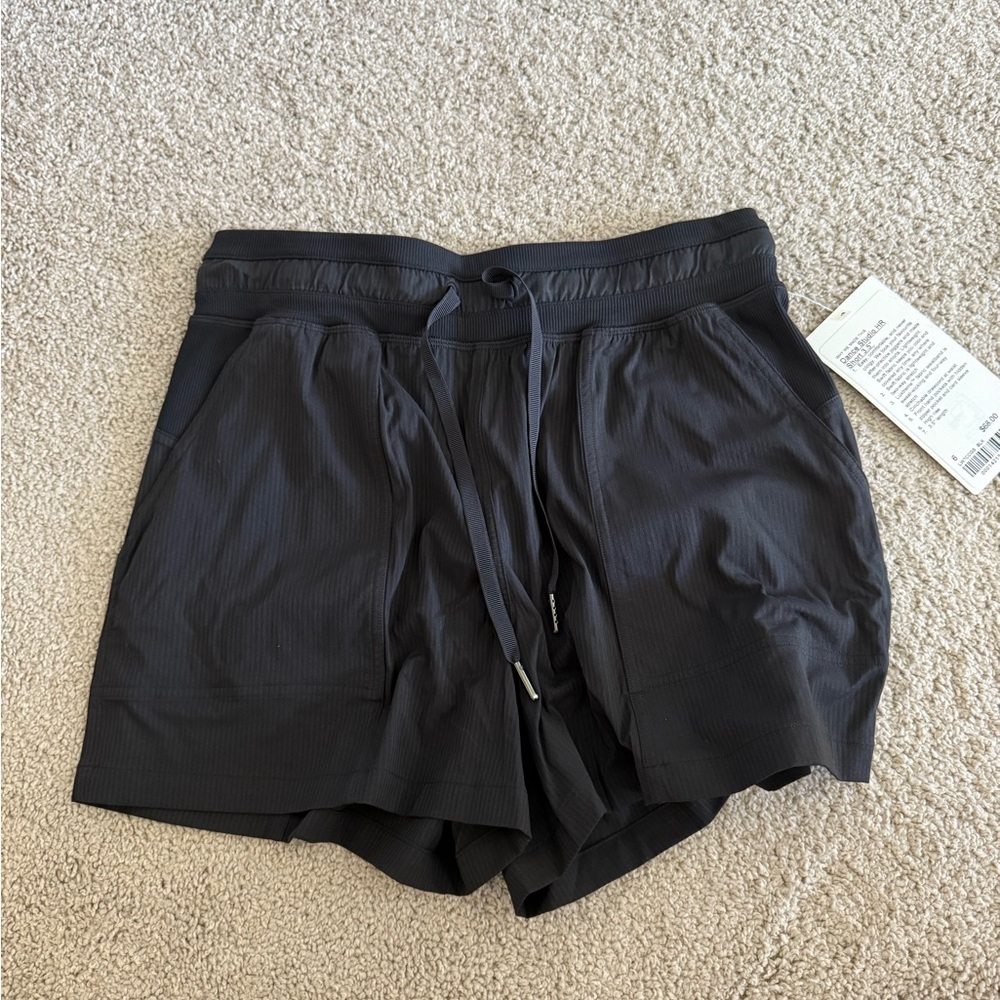 Lululemon Dance Studio HR short 3.5”